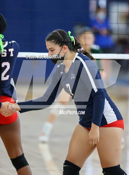 Thumbnail 1 in Garces Memorial vs. East Bakersfield (CIF-CS D4 Final) photogallery.