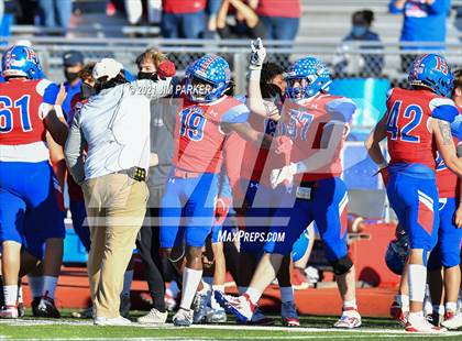 Thumbnail 2 in Vandegrift vs. Hays (UIL 6A D2 Quarterfinal) photogallery.