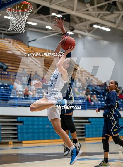 Thumbnail 2 in Hoggard vs. E.E. Smith (Cumberland County Holiday Classic - Gene Arrington Championship) photogallery.