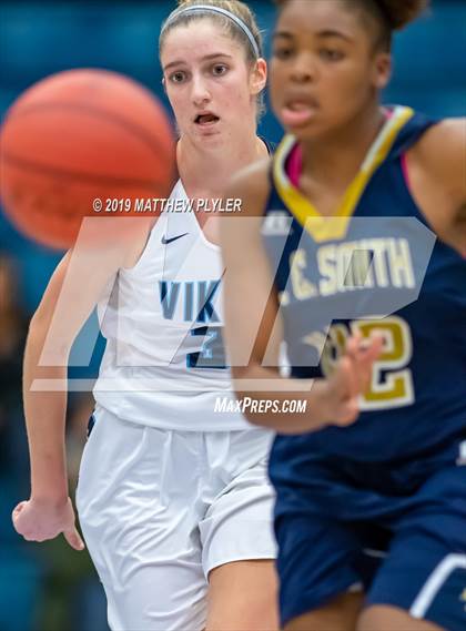 Thumbnail 3 in Hoggard vs. E.E. Smith (Cumberland County Holiday Classic - Gene Arrington Championship) photogallery.