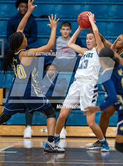 Thumbnail 3 in Hoggard vs. E.E. Smith (Cumberland County Holiday Classic - Gene Arrington Championship) photogallery.