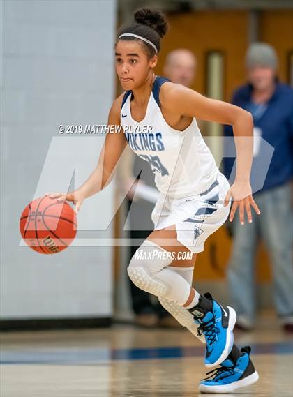 Thumbnail 3 in Hoggard vs. E.E. Smith (Cumberland County Holiday Classic - Gene Arrington Championship) photogallery.
