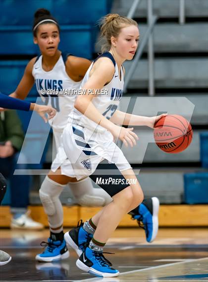 Thumbnail 2 in Hoggard vs. E.E. Smith (Cumberland County Holiday Classic - Gene Arrington Championship) photogallery.