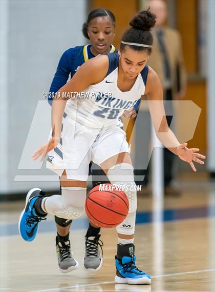Thumbnail 3 in Hoggard vs. E.E. Smith (Cumberland County Holiday Classic - Gene Arrington Championship) photogallery.
