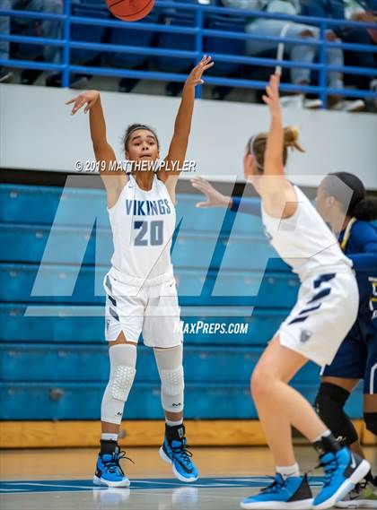 Thumbnail 3 in Hoggard vs. E.E. Smith (Cumberland County Holiday Classic - Gene Arrington Championship) photogallery.