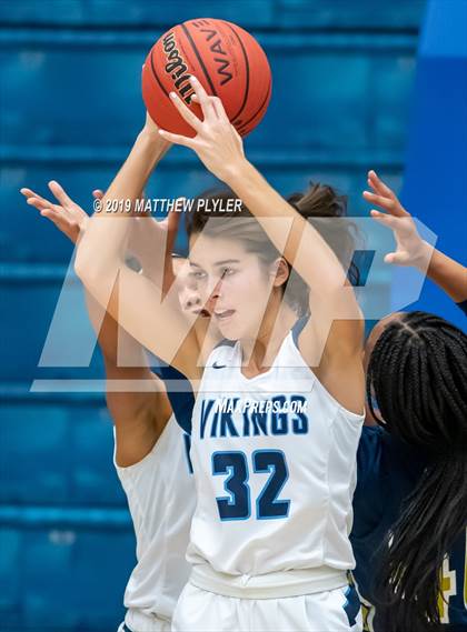 Thumbnail 3 in Hoggard vs. E.E. Smith (Cumberland County Holiday Classic - Gene Arrington Championship) photogallery.
