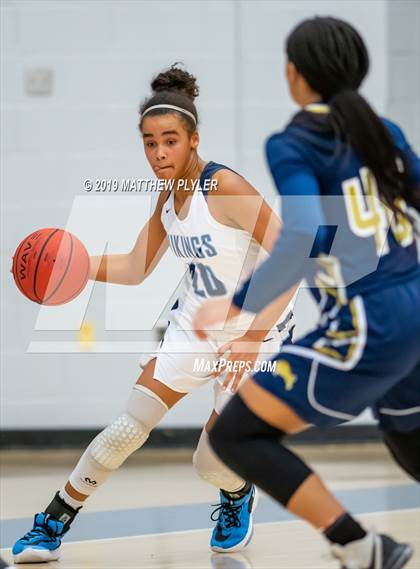 Thumbnail 2 in Hoggard vs. E.E. Smith (Cumberland County Holiday Classic - Gene Arrington Championship) photogallery.