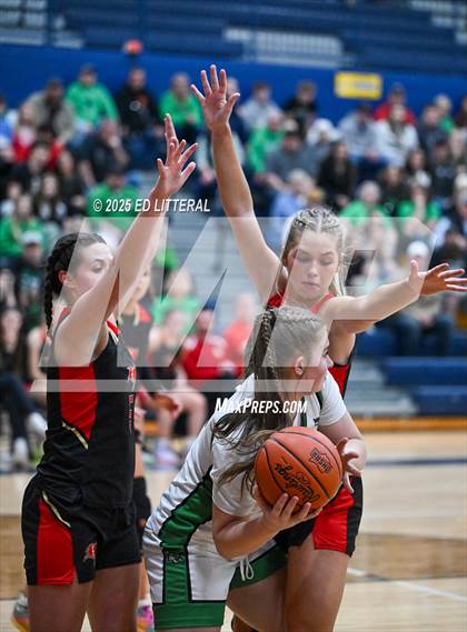 Thumbnail 1 in South Gallia vs. Green  (OHSAA DIV VII District Final) photogallery.