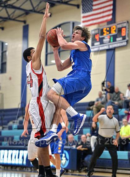 Thumbnail 2 in Plant vs. Ransom Everglades (Berkely Basketball Invitational) photogallery.
