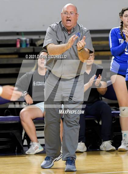 Thumbnail 2 in Valley Christian vs Snowflake (AIA 3A Final) photogallery.
