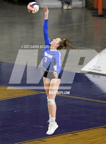 Thumbnail 3 in Valley Christian vs Snowflake (AIA 3A Final) photogallery.