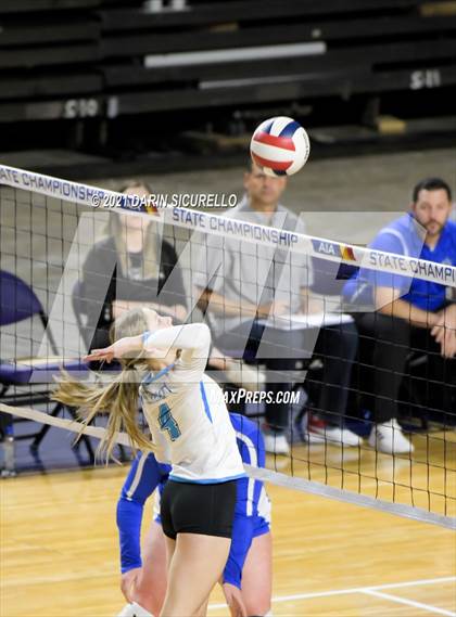 Thumbnail 2 in Valley Christian vs Snowflake (AIA 3A Final) photogallery.