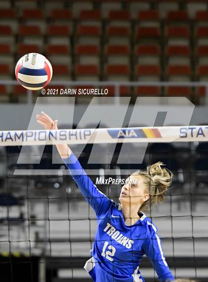 Thumbnail 3 in Valley Christian vs Snowflake (AIA 3A Final) photogallery.