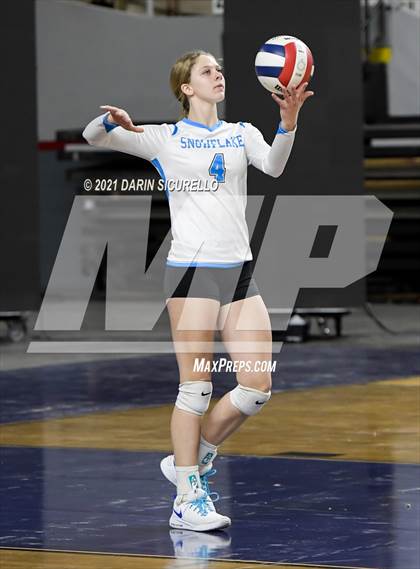 Thumbnail 3 in Valley Christian vs Snowflake (AIA 3A Final) photogallery.