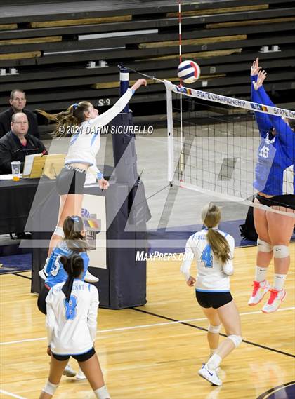 Thumbnail 3 in Valley Christian vs Snowflake (AIA 3A Final) photogallery.