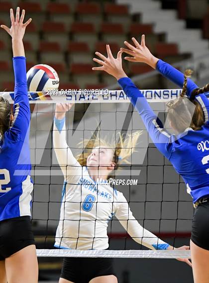 Thumbnail 2 in Valley Christian vs Snowflake (AIA 3A Final) photogallery.