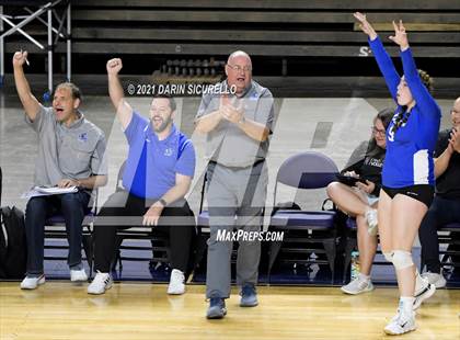 Thumbnail 2 in Valley Christian vs Snowflake (AIA 3A Final) photogallery.