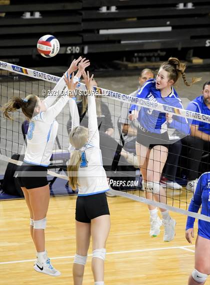 Thumbnail 1 in Valley Christian vs Snowflake (AIA 3A Final) photogallery.