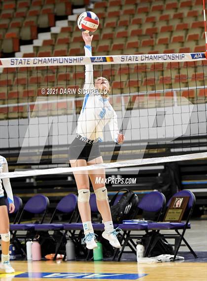 Thumbnail 2 in Valley Christian vs Snowflake (AIA 3A Final) photogallery.