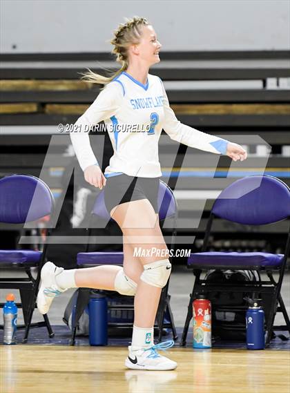 Thumbnail 2 in Valley Christian vs Snowflake (AIA 3A Final) photogallery.
