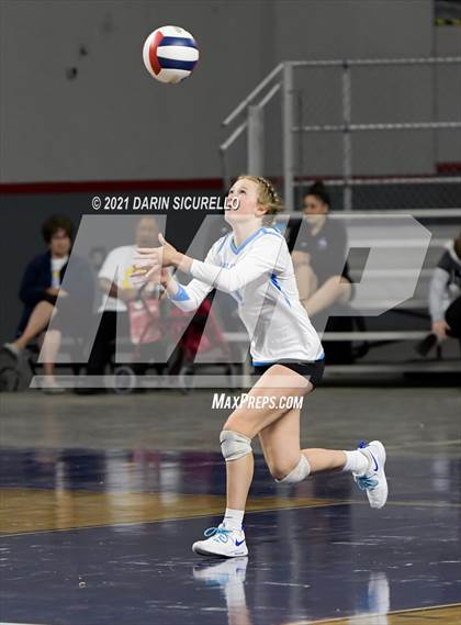Thumbnail 2 in Valley Christian vs Snowflake (AIA 3A Final) photogallery.