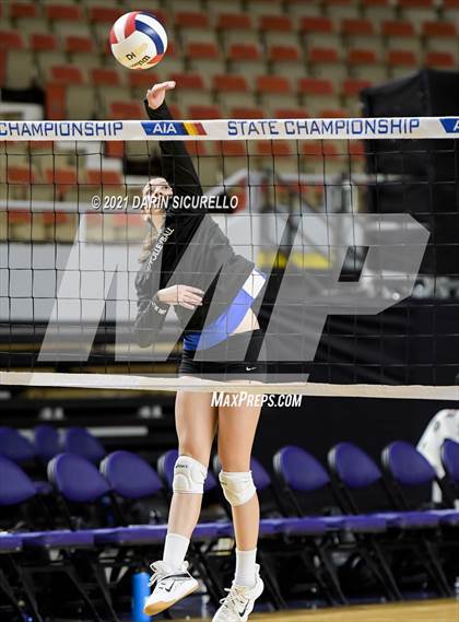 Thumbnail 3 in Valley Christian vs Snowflake (AIA 3A Final) photogallery.