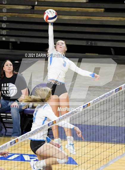 Thumbnail 3 in Valley Christian vs Snowflake (AIA 3A Final) photogallery.