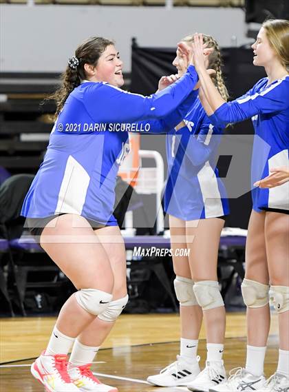 Thumbnail 3 in Valley Christian vs Snowflake (AIA 3A Final) photogallery.