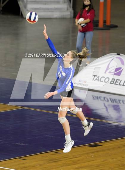 Thumbnail 3 in Valley Christian vs Snowflake (AIA 3A Final) photogallery.