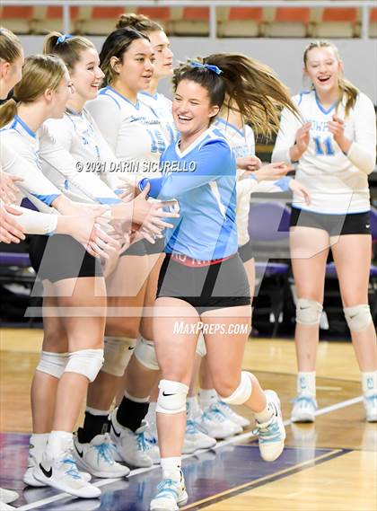 Thumbnail 3 in Valley Christian vs Snowflake (AIA 3A Final) photogallery.