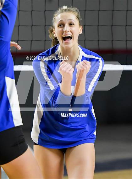 Thumbnail 3 in Valley Christian vs Snowflake (AIA 3A Final) photogallery.