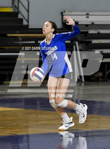 Thumbnail 2 in Valley Christian vs Snowflake (AIA 3A Final) photogallery.