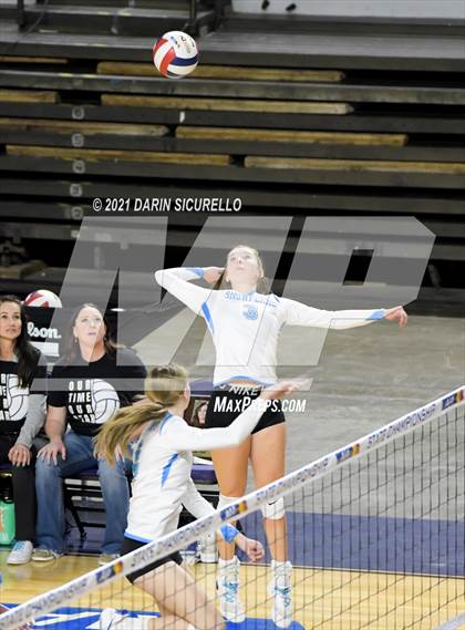 Thumbnail 2 in Valley Christian vs Snowflake (AIA 3A Final) photogallery.