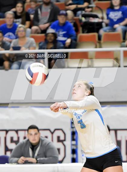 Thumbnail 3 in Valley Christian vs Snowflake (AIA 3A Final) photogallery.