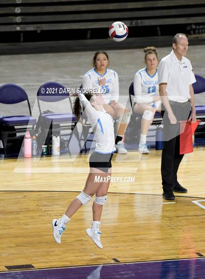 Thumbnail 3 in Valley Christian vs Snowflake (AIA 3A Final) photogallery.