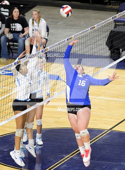 Thumbnail 1 in Valley Christian vs Snowflake (AIA 3A Final) photogallery.