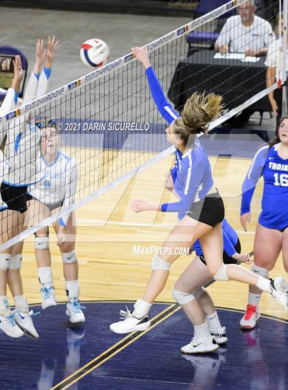 Thumbnail 2 in Valley Christian vs Snowflake (AIA 3A Final) photogallery.