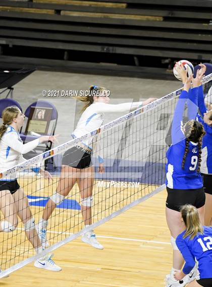 Thumbnail 3 in Valley Christian vs Snowflake (AIA 3A Final) photogallery.