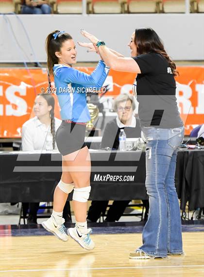 Thumbnail 3 in Valley Christian vs Snowflake (AIA 3A Final) photogallery.
