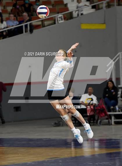 Thumbnail 3 in Valley Christian vs Snowflake (AIA 3A Final) photogallery.
