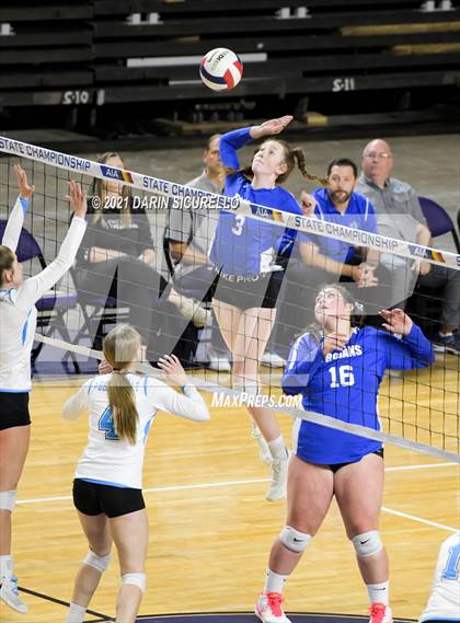 Thumbnail 2 in Valley Christian vs Snowflake (AIA 3A Final) photogallery.