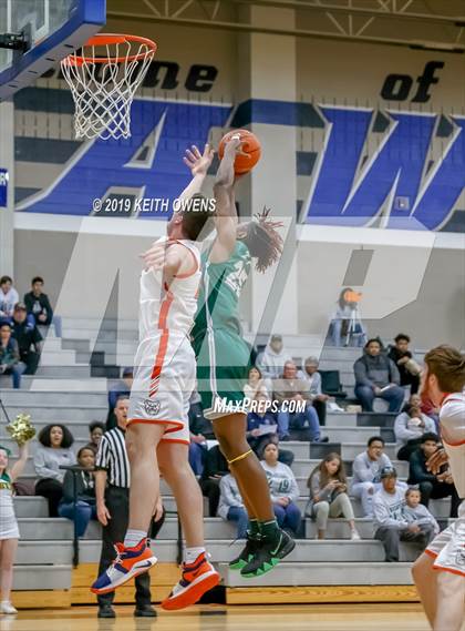 Thumbnail 3 in Newman Smith vs. McKinney North (UIL 5A Area Playoff) photogallery.