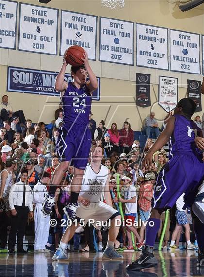 Thumbnail 3 in Valor Christian vs. Mountain View (CHSAA 4A 1st Round) photogallery.