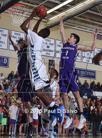 Thumbnail 3 in Valor Christian vs. Mountain View (CHSAA 4A 1st Round) photogallery.