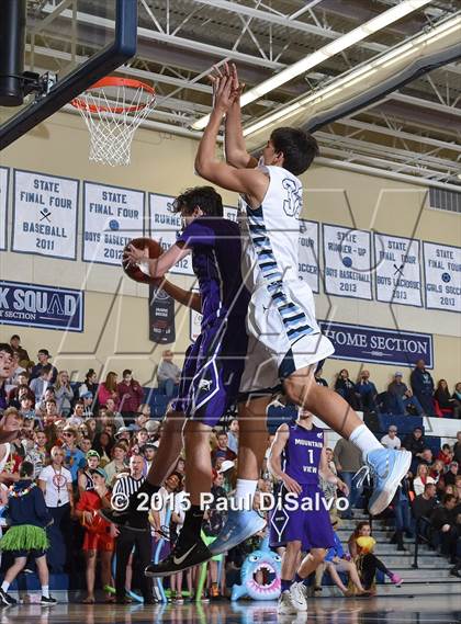 Thumbnail 2 in Valor Christian vs. Mountain View (CHSAA 4A 1st Round) photogallery.