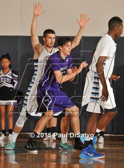 Thumbnail 2 in Valor Christian vs. Mountain View (CHSAA 4A 1st Round) photogallery.