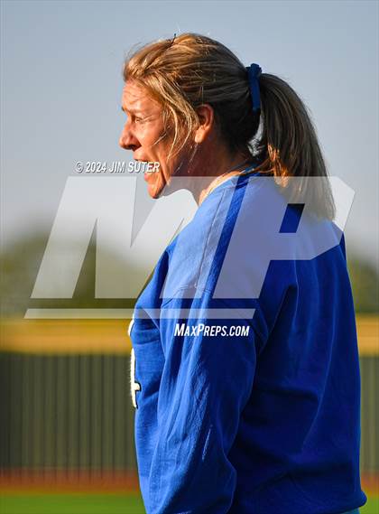 Thumbnail 2 in Mumford vs Giddings photogallery.