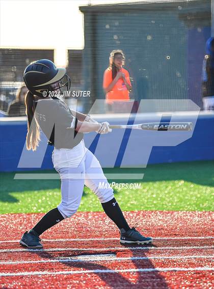 Thumbnail 3 in Mumford vs Giddings photogallery.