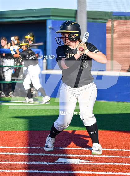 Thumbnail 3 in Mumford vs Giddings photogallery.