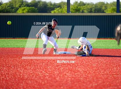 Thumbnail 3 in Mumford vs Giddings photogallery.